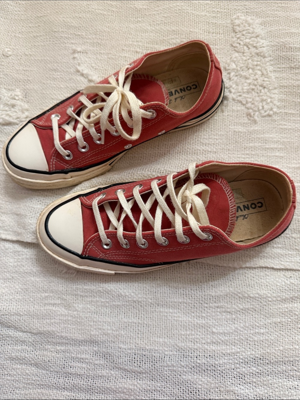 Converse Chuck Taylor Low Top Sneakers – Red – Size Men’s 6 / Women’s 8